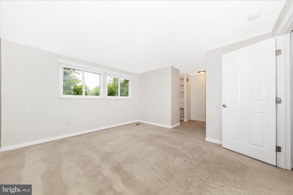 Image 18 of property listing at 18048 WAGONWHEEL CT, Olney, MD 20832