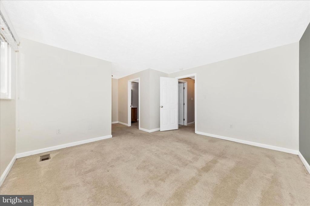 Image 19 of property listing at 18048 WAGONWHEEL CT, Olney, MD 20832
