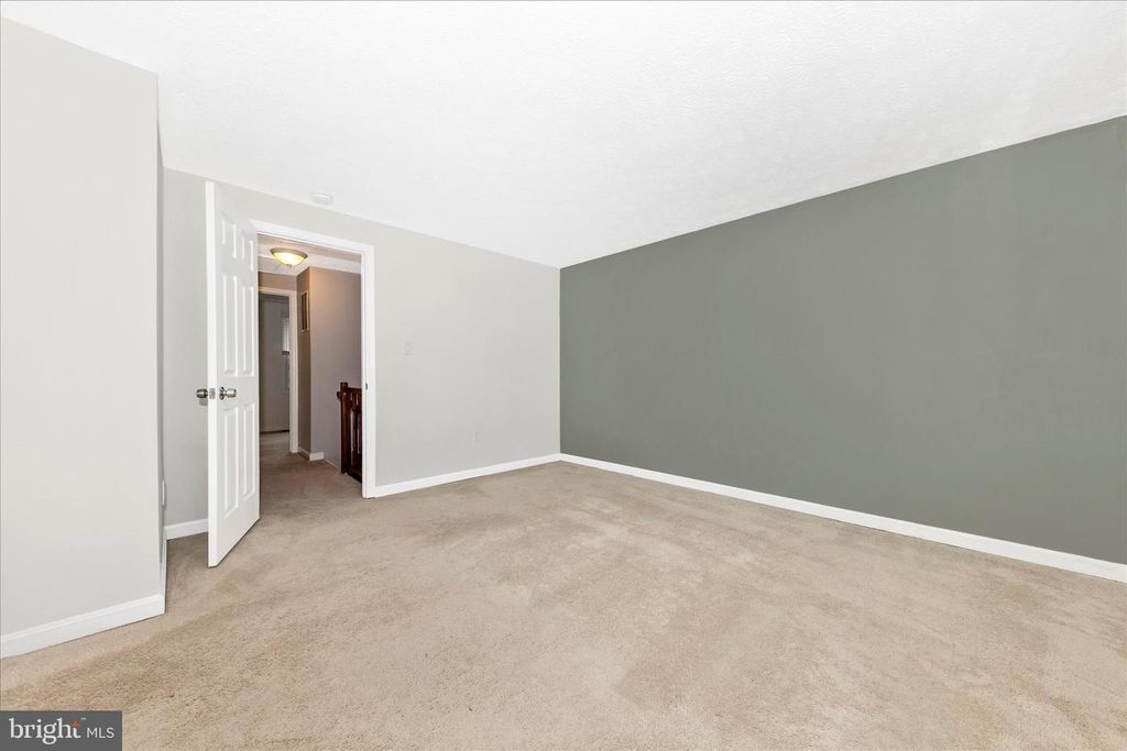 Image 20 of property listing at 18048 WAGONWHEEL CT, Olney, MD 20832