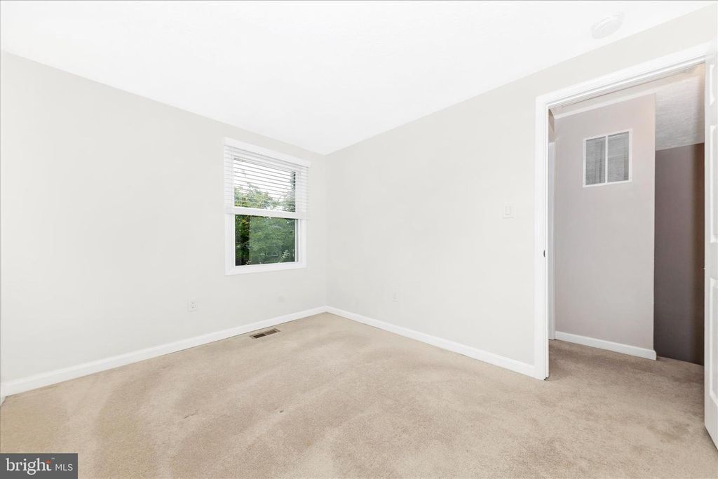 Image 25 of property listing at 18048 WAGONWHEEL CT, Olney, MD 20832