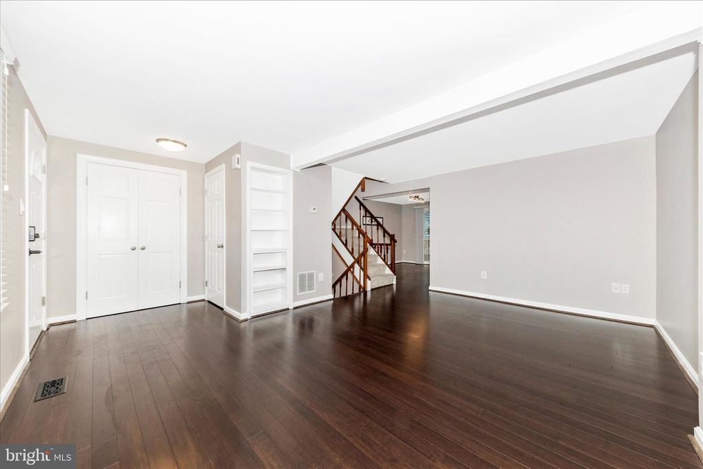 Image 4 of property listing at 18048 WAGONWHEEL CT, Olney, MD 20832
