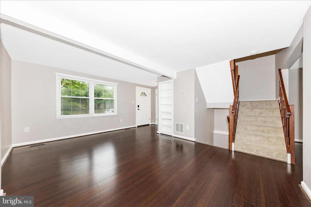 Image 5 of property listing at 18048 WAGONWHEEL CT, Olney, MD 20832