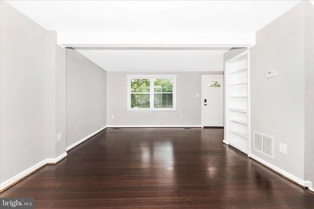Image 7 of property listing at 18048 WAGONWHEEL CT, Olney, MD 20832