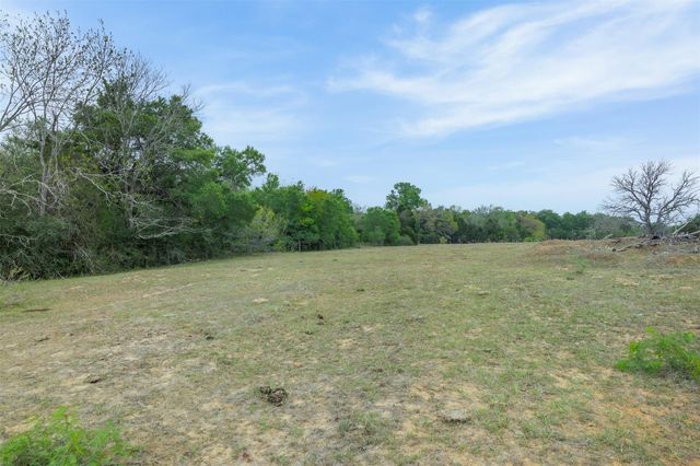 579 Lower Elgin RD, Elgin, TX 78621