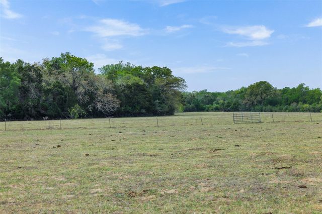579 Lower Elgin RD, Elgin, TX 78621