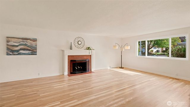 1003 144th Place SE, Bellevue, WA 98007