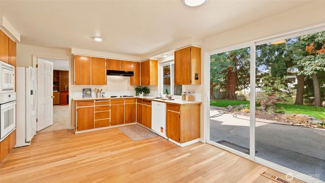 1003 144th Place SE, Bellevue, WA 98007