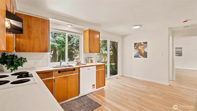 1003 144th Place SE, Bellevue, WA 98007