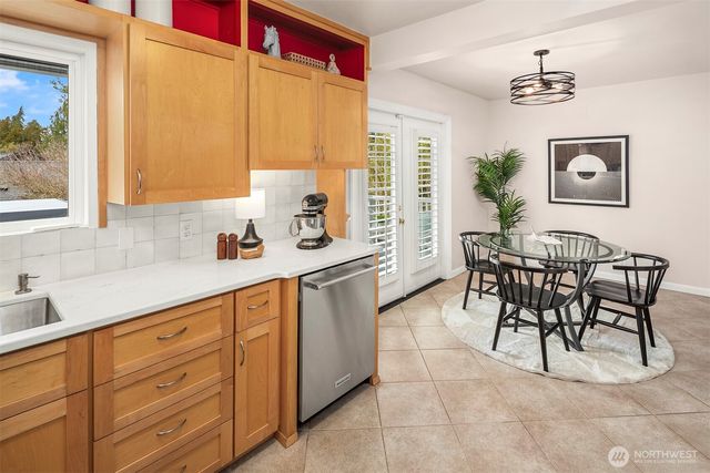 6939 Fauntleroy Way SW, Seattle, WA 98136