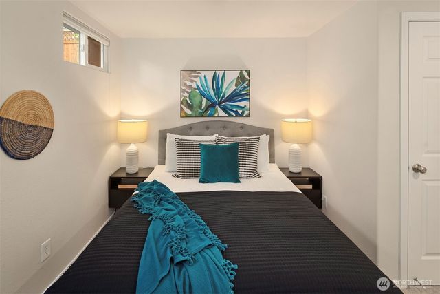 6939 Fauntleroy Way SW, Seattle, WA 98136