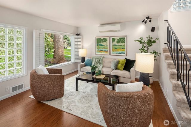 6939 Fauntleroy Way SW, Seattle, WA 98136