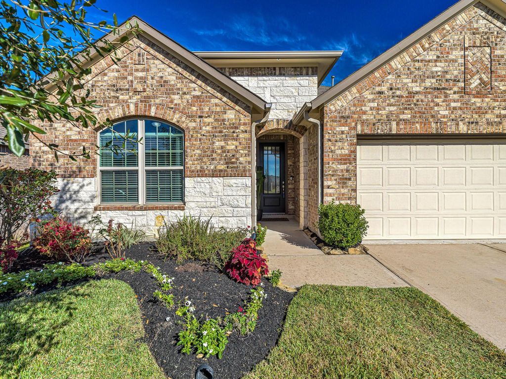 14106 Pinebrook Thistle Court, Cypress, TX 77429