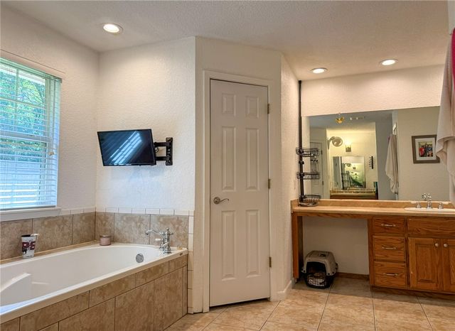 70 Walthall Road, Russellville, AR 72802