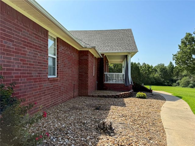 70 Walthall Road, Russellville, AR 72802