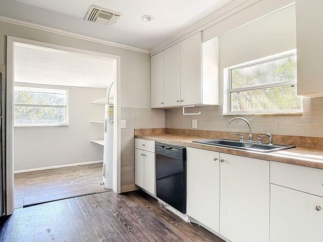 106 E ROSEHILL AVENUE, Deland, FL 32724