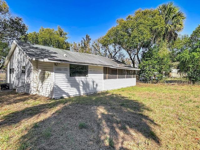 106 E ROSEHILL AVENUE, Deland, FL 32724