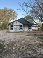 701 Mitchell, Colbert, OK 74733