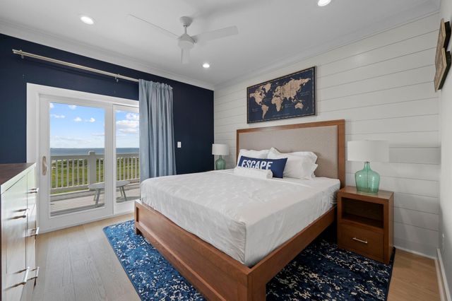 671 Seaside Dr, Crystal Beach, TX 77650