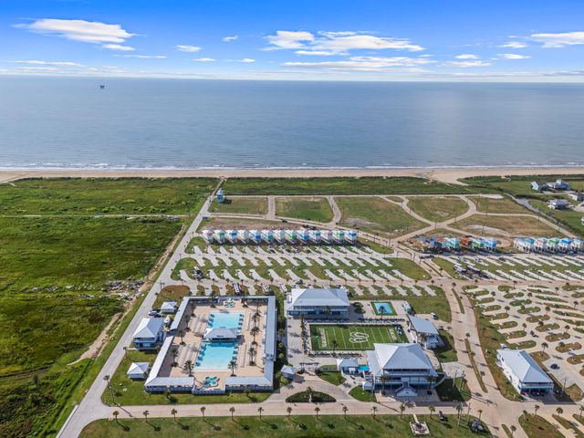 671 Seaside Dr, Crystal Beach, TX 77650