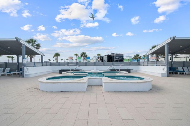671 Seaside Dr, Crystal Beach, TX 77650