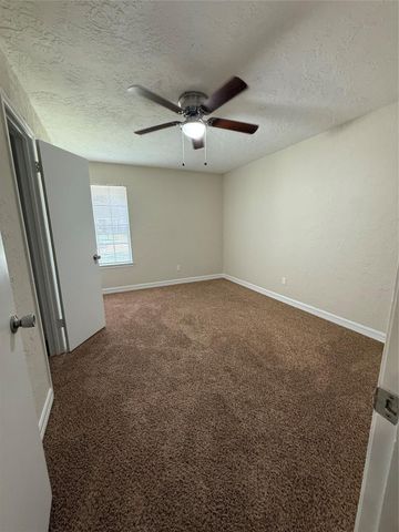 2716 Pine Cone Lane, Pearland, TX 77581
