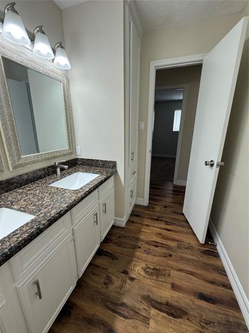 2716 Pine Cone Lane, Pearland, TX 77581