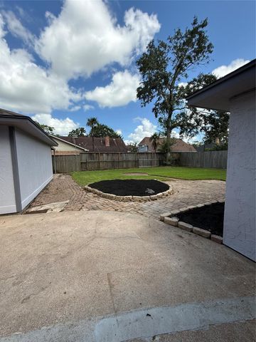 2716 Pine Cone Lane, Pearland, TX 77581