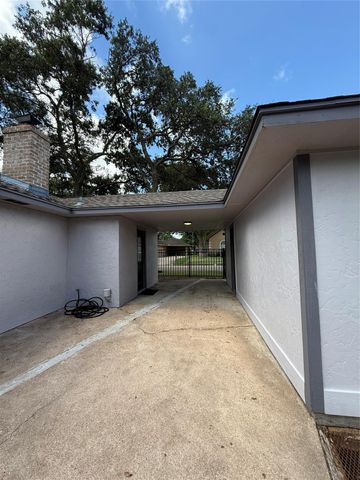 2716 Pine Cone Lane, Pearland, TX 77581