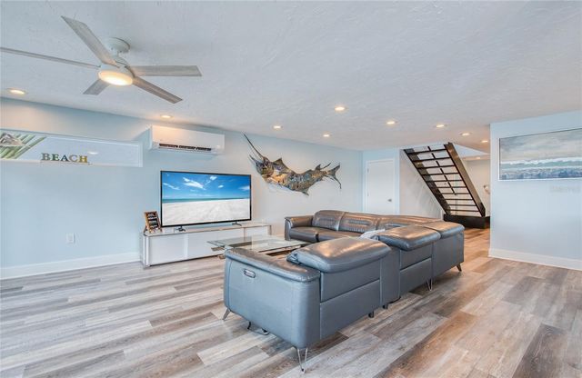 300 BAY PLZ, Treasure Island, FL 33706