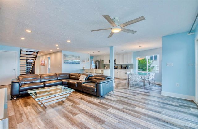 300 BAY PLZ, Treasure Island, FL 33706