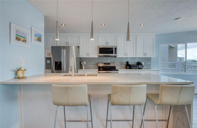 300 BAY PLZ, Treasure Island, FL 33706