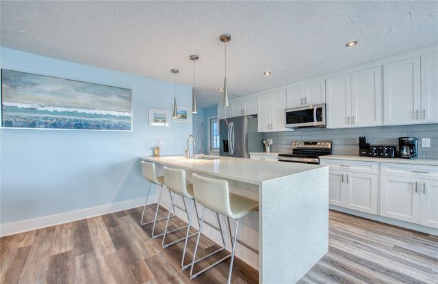 300 BAY PLZ, Treasure Island, FL 33706