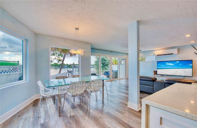 300 BAY PLZ, Treasure Island, FL 33706