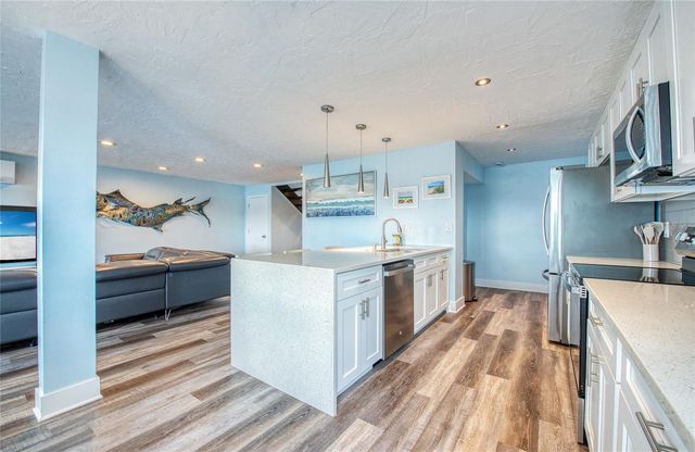 300 BAY PLZ, Treasure Island, FL 33706