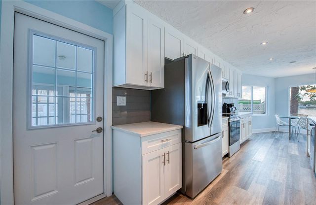 300 BAY PLZ, Treasure Island, FL 33706
