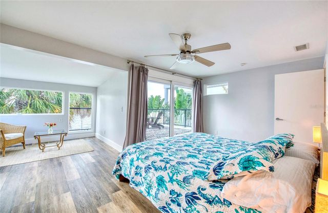 300 BAY PLZ, Treasure Island, FL 33706