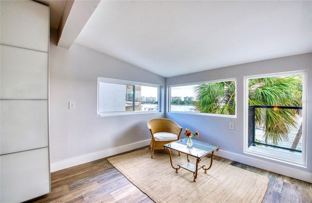 300 BAY PLZ, Treasure Island, FL 33706