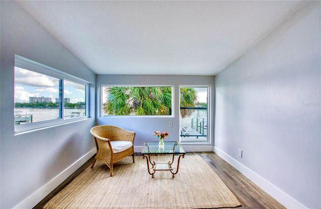 300 BAY PLZ, Treasure Island, FL 33706