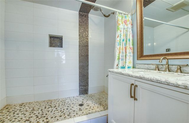 300 BAY PLZ, Treasure Island, FL 33706