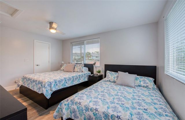 300 BAY PLZ, Treasure Island, FL 33706