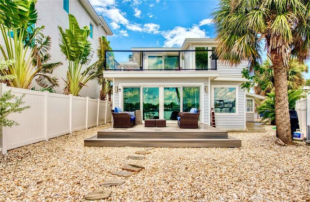 300 BAY PLZ, Treasure Island, FL 33706