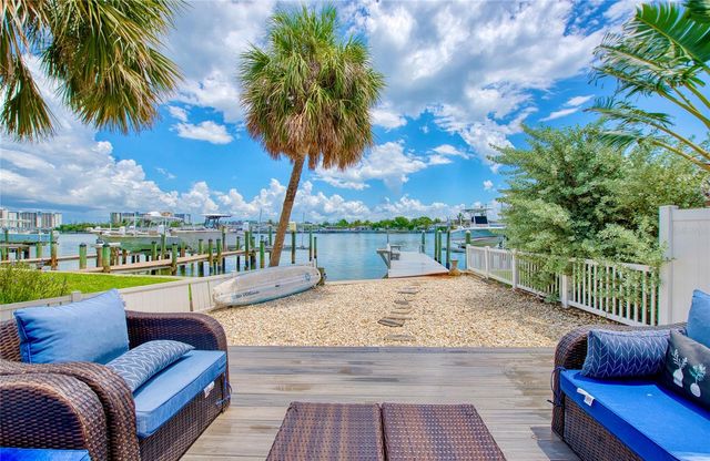 300 BAY PLZ, Treasure Island, FL 33706