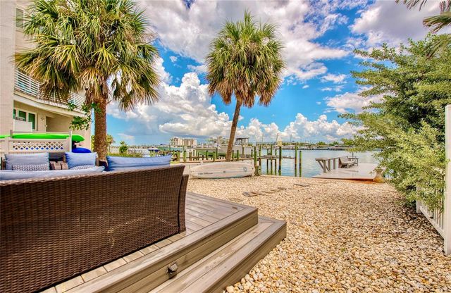 300 BAY PLZ, Treasure Island, FL 33706