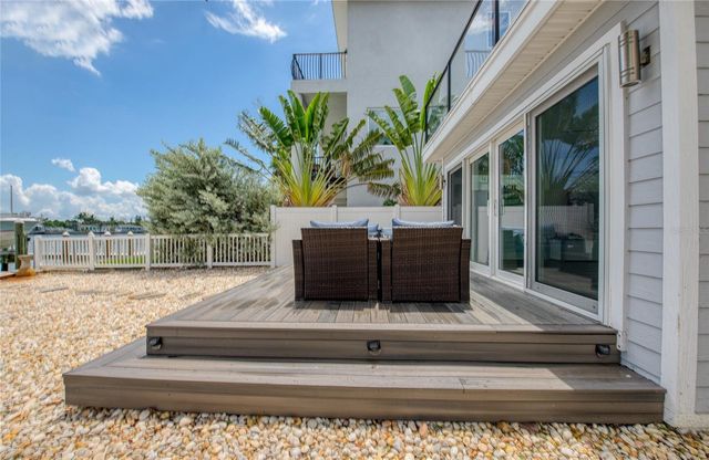 300 BAY PLZ, Treasure Island, FL 33706