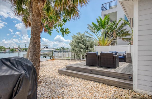 300 BAY PLZ, Treasure Island, FL 33706