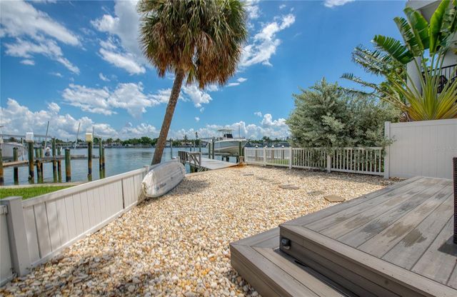 300 BAY PLZ, Treasure Island, FL 33706