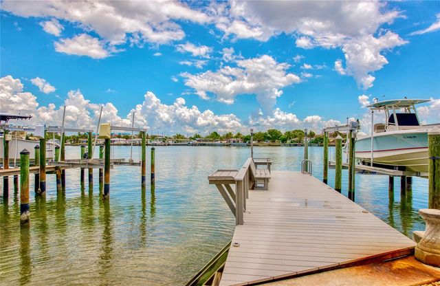 300 BAY PLZ, Treasure Island, FL 33706