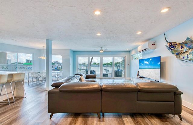 300 BAY PLZ, Treasure Island, FL 33706
