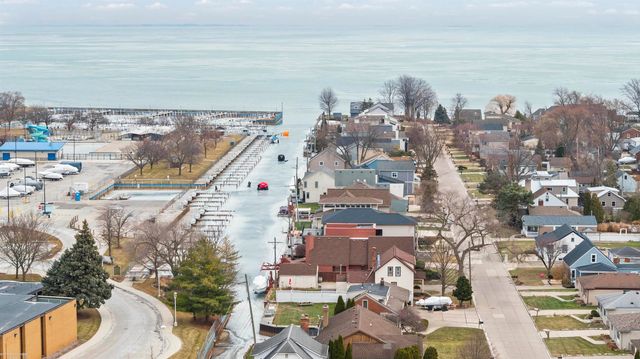 22437 Milner Street, Saint Clair Shores, MI 48081