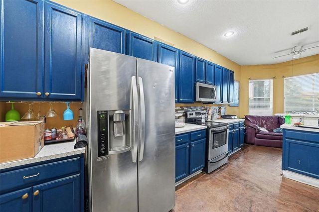 37110 HIGHLAND BLUFF CIRCLE, Dade City, FL 33523